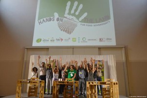 Kampagnenstart- „Hands on the Land“ -1.jpg